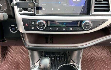 Toyota Highlander III, 2021 год, 3 077 548 рублей, 8 фотография