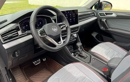 Volkswagen Tiguan II, 2022 год, 2 780 000 рублей, 11 фотография