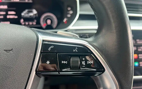 Audi A8, 2021 год, 5 900 000 рублей, 22 фотография
