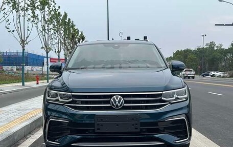 Volkswagen Tiguan II, 2022 год, 3 400 000 рублей, 2 фотография