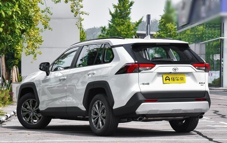 Toyota RAV4, 2023 год, 2 269 000 рублей, 5 фотография