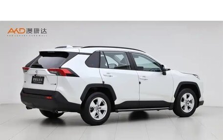 Toyota RAV4, 2023 год, 2 269 000 рублей, 3 фотография