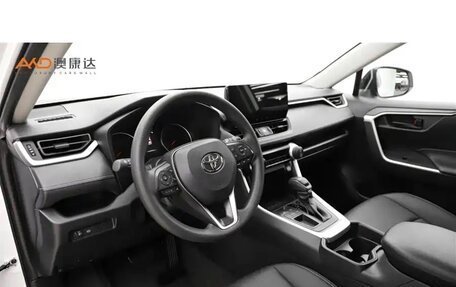 Toyota RAV4, 2023 год, 2 269 000 рублей, 7 фотография