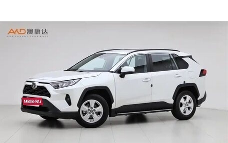 Toyota RAV4, 2023 год, 2 269 000 рублей, 2 фотография