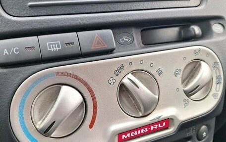 Toyota Yaris Verso, 2003 год, 199 000 рублей, 16 фотография