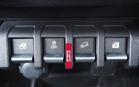 Suzuki Jimny, 2021 год, 1 690 000 рублей, 16 фотография