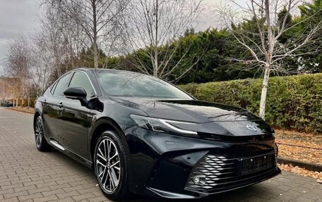 Toyota Camry, 2025 год, 4 390 000 рублей, 2 фотография