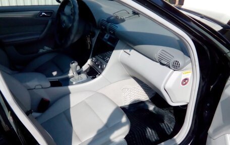 Mercedes-Benz C-Класс, 2005 год, 720 000 рублей, 6 фотография