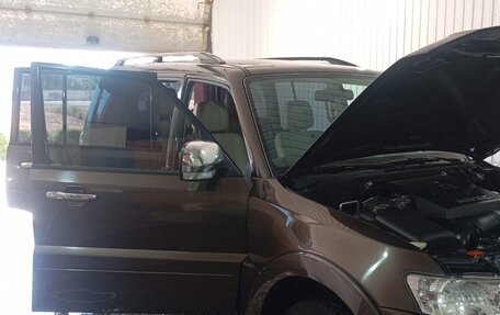 Mitsubishi Pajero IV, 2017 год, 2 500 000 рублей, 6 фотография