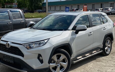 Toyota RAV4, 2021 год, 3 450 000 рублей, 2 фотография