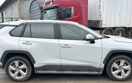 Toyota RAV4, 2021 год, 3 450 000 рублей, 6 фотография