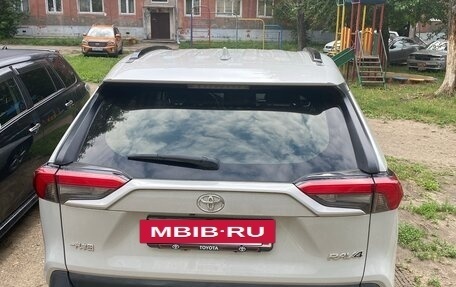 Toyota RAV4, 2021 год, 3 450 000 рублей, 10 фотография