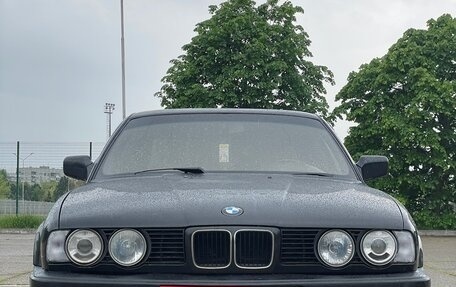 BMW 5 серия, 1989 год, 300 000 рублей, 3 фотография
