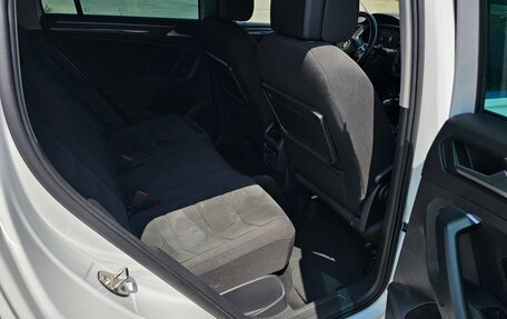 Volkswagen Tiguan II, 2019 год, 2 140 000 рублей, 2 фотография