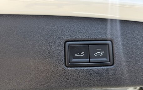 Volkswagen Tiguan II, 2019 год, 2 140 000 рублей, 10 фотография