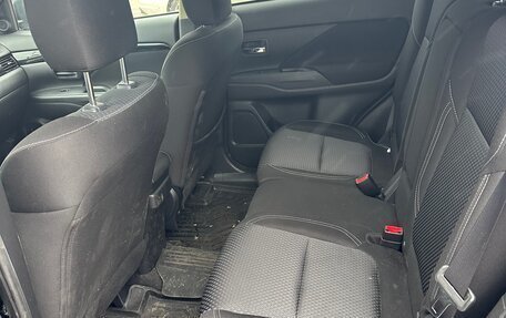 Mitsubishi Outlander III рестайлинг 3, 2021 год, 2 450 000 рублей, 9 фотография
