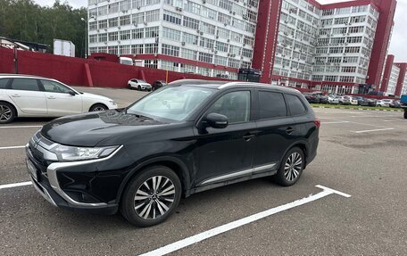 Mitsubishi Outlander III рестайлинг 3, 2021 год, 2 450 000 рублей, 8 фотография