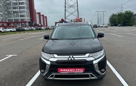 Mitsubishi Outlander III рестайлинг 3, 2021 год, 2 450 000 рублей, 2 фотография