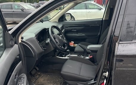 Mitsubishi Outlander III рестайлинг 3, 2021 год, 2 450 000 рублей, 11 фотография