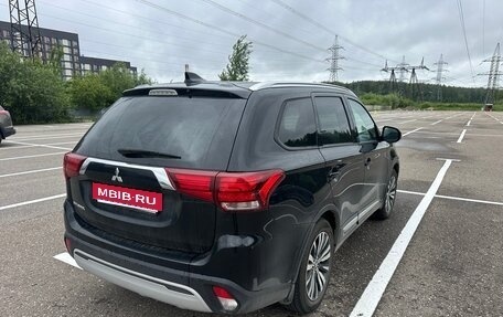 Mitsubishi Outlander III рестайлинг 3, 2021 год, 2 450 000 рублей, 5 фотография