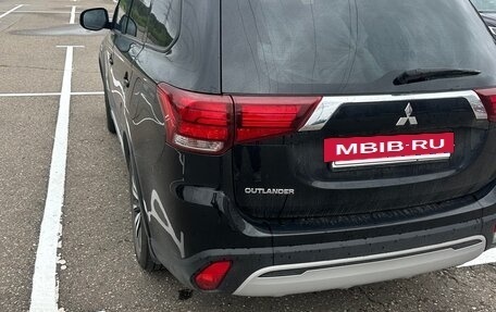 Mitsubishi Outlander III рестайлинг 3, 2021 год, 2 450 000 рублей, 6 фотография