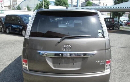 Toyota ISis I, 2012 год, 1 130 000 рублей, 4 фотография