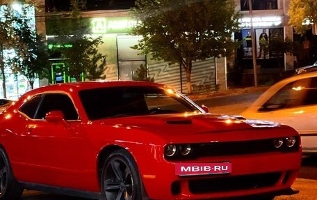 Dodge Challenger III рестайлинг 2, 2017 год, 3 350 000 рублей, 5 фотография