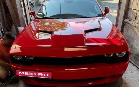 Dodge Challenger III рестайлинг 2, 2017 год, 3 350 000 рублей, 3 фотография