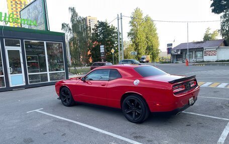 Dodge Challenger III рестайлинг 2, 2017 год, 3 350 000 рублей, 7 фотография