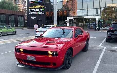 Dodge Challenger III рестайлинг 2, 2017 год, 3 350 000 рублей, 13 фотография