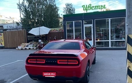 Dodge Challenger III рестайлинг 2, 2017 год, 3 350 000 рублей, 8 фотография