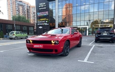 Dodge Challenger III рестайлинг 2, 2017 год, 3 350 000 рублей, 14 фотография