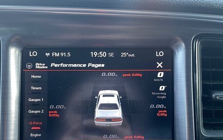 Dodge Challenger III рестайлинг 2, 2017 год, 3 350 000 рублей, 24 фотография