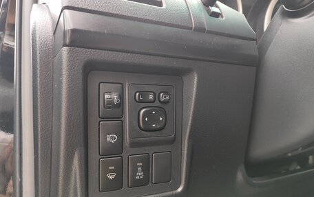 Toyota Land Cruiser Prado 150 рестайлинг 2, 2011 год, 2 800 000 рублей, 20 фотография