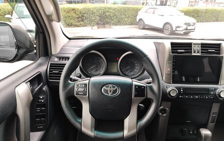 Toyota Land Cruiser Prado 150 рестайлинг 2, 2011 год, 2 800 000 рублей, 9 фотография