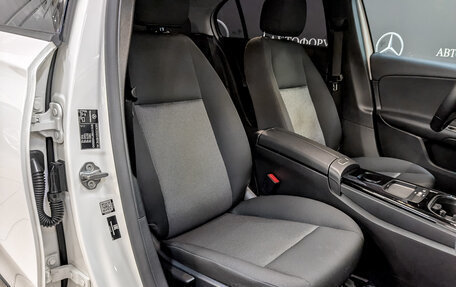 Mercedes-Benz A-Класс, 2019 год, 2 420 000 рублей, 22 фотография