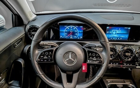 Mercedes-Benz A-Класс, 2019 год, 2 420 000 рублей, 21 фотография