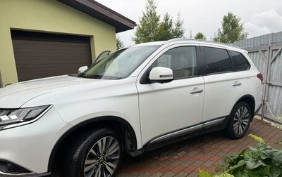 Mitsubishi Outlander III рестайлинг 3, 2020 год, 2 700 000 рублей, 1 фотография