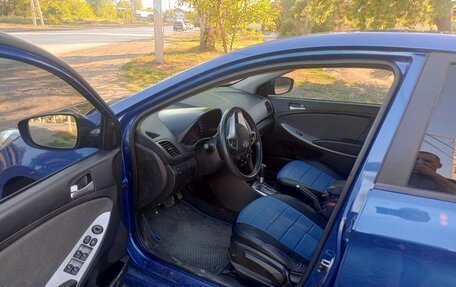 Hyundai Solaris II рестайлинг, 2013 год, 899 999 рублей, 10 фотография