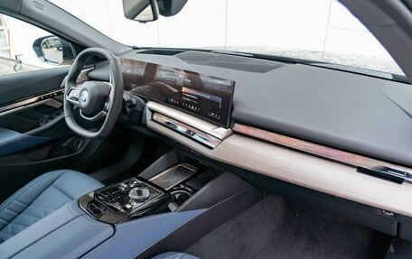 BMW 5 серия, 2024 год, 8 990 000 рублей, 13 фотография
