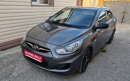 Hyundai Solaris II рестайлинг, 2013 год, 800 000 рублей, 2 фотография