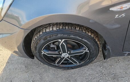 Hyundai Solaris II рестайлинг, 2013 год, 800 000 рублей, 7 фотография