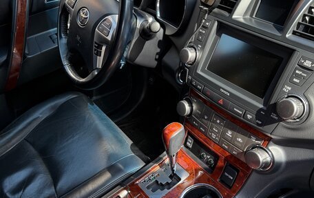Toyota Highlander III, 2011 год, 2 450 000 рублей, 21 фотография