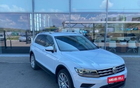 Volkswagen Tiguan II, 2018 год, 2 089 000 рублей, 2 фотография