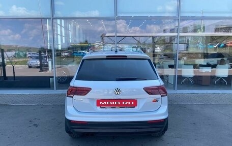 Volkswagen Tiguan II, 2018 год, 2 089 000 рублей, 5 фотография