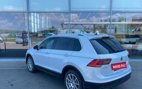 Volkswagen Tiguan II, 2018 год, 2 089 000 рублей, 6 фотография