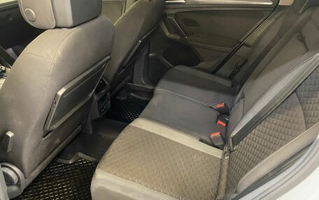 Volkswagen Tiguan II, 2018 год, 2 089 000 рублей, 15 фотография