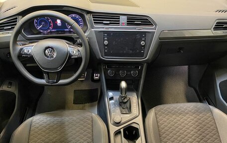 Volkswagen Tiguan II, 2018 год, 2 089 000 рублей, 13 фотография