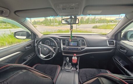 Toyota Highlander III, 2014 год, 2 900 000 рублей, 14 фотография