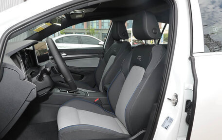 Volkswagen Golf VIII, 2024 год, 3 250 000 рублей, 15 фотография